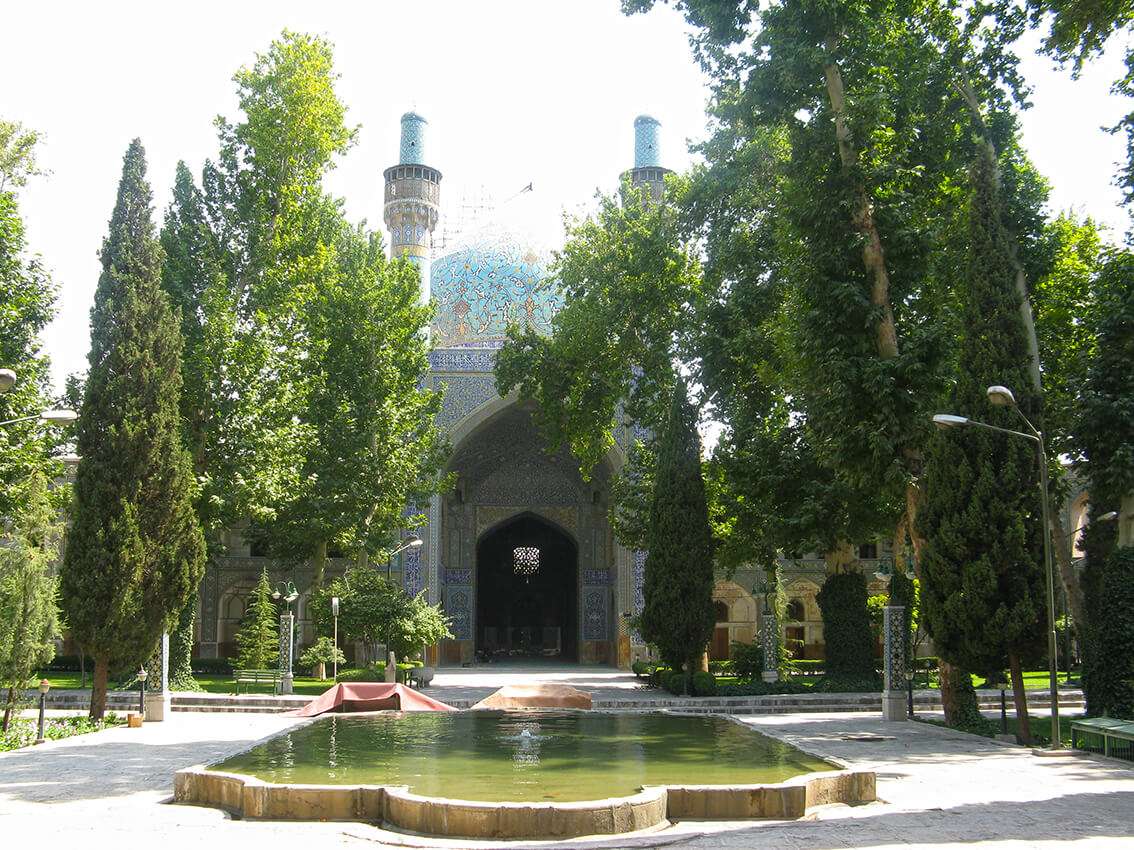 Amazing Walking Tour Through the Safavid Royal Promenade in Isfahan
