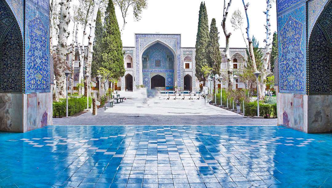 Amazing Walking Tour Through the Safavid Royal Promenade in Isfahan