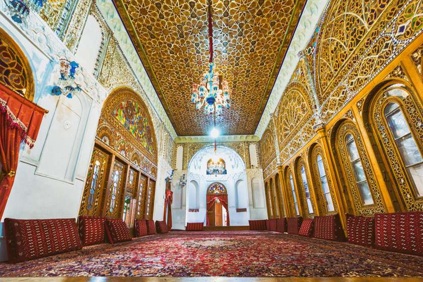 A Travel Guide to a City of Safavid Era (Qazvin)