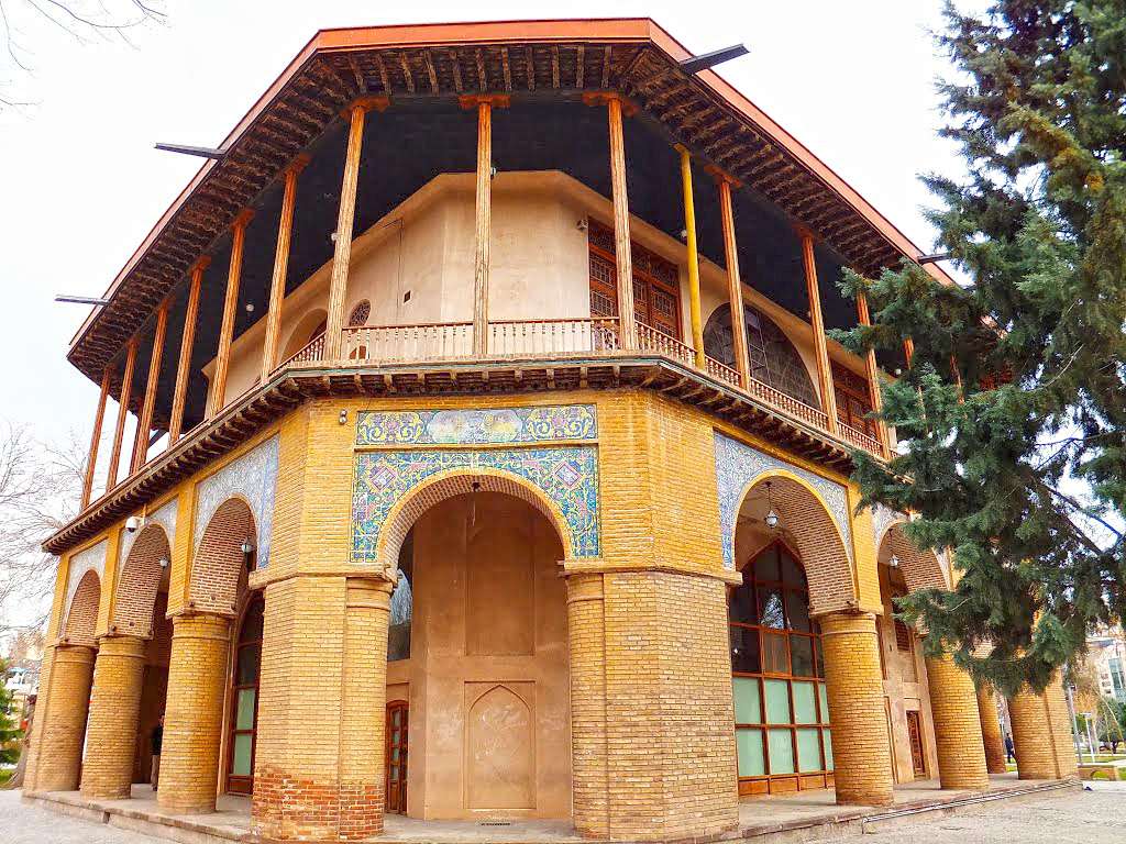 Chehel Sotun Palace of Qazvin 