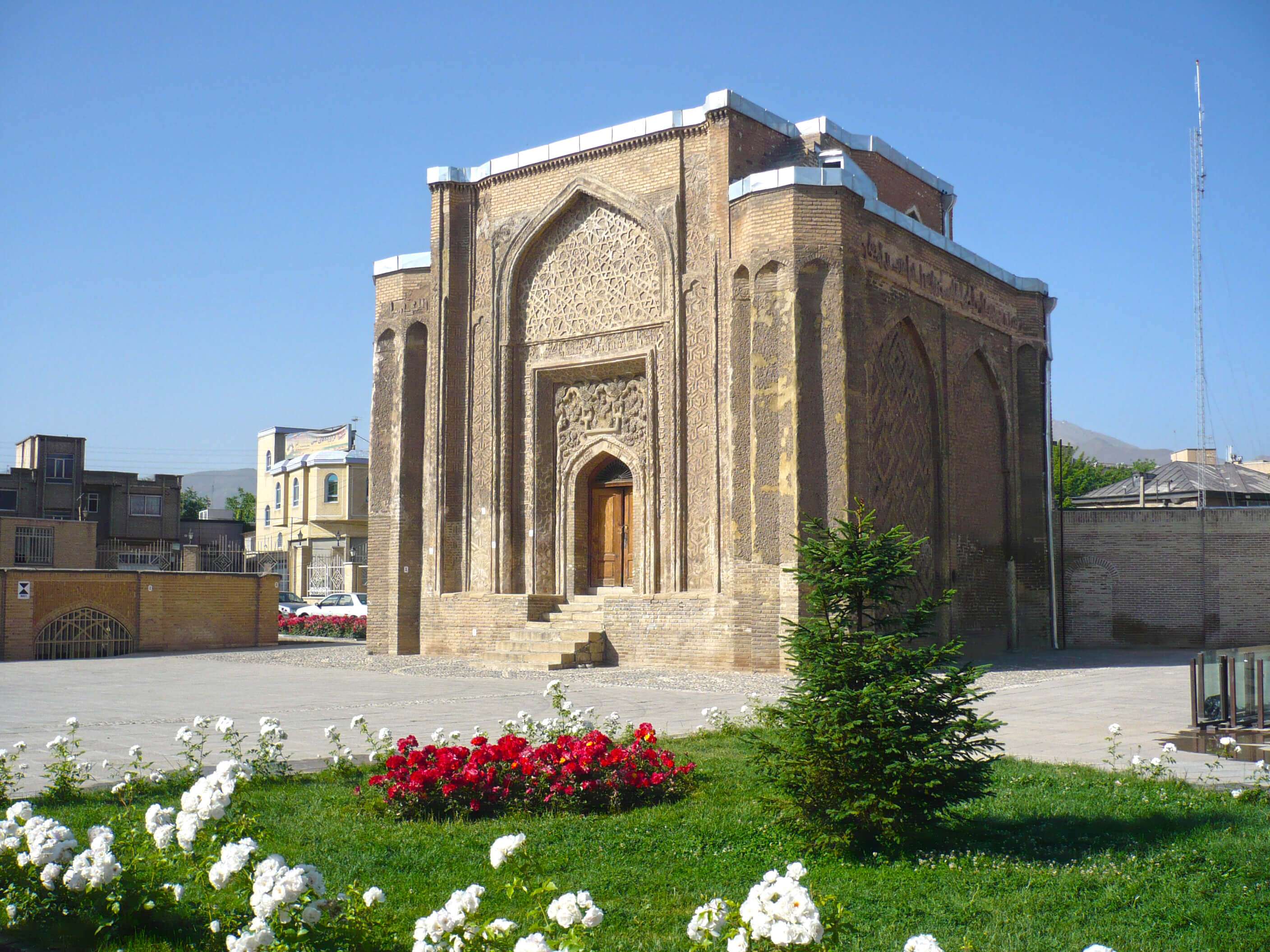 Tracking Architectural and Historical Attractions in Hamadan