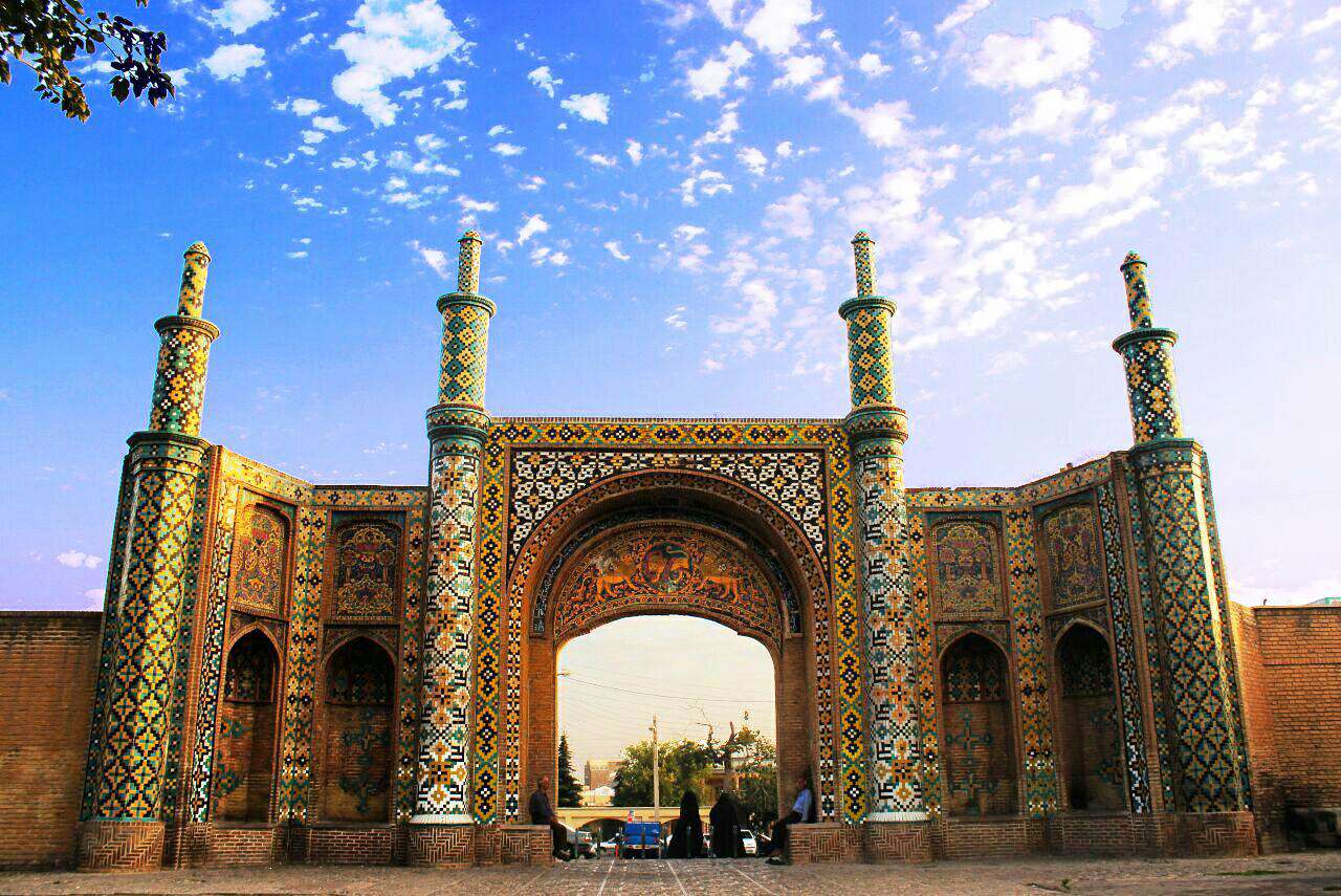 A Travel Guide to a City of Safavid Era (Qazvin)